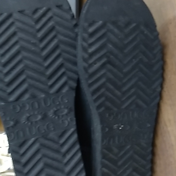 Uggs great for those cold days - Picture 4 of 4